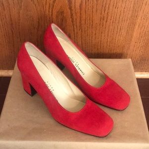 “NEW ARRIVALS” Pre-Owned Women’s CHARLES JOURDAN Paris Red Suede Shoes